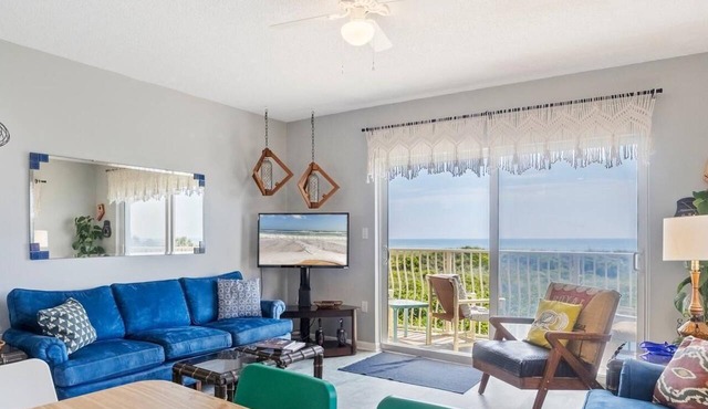 Direct Oceanfront, Large Private Sun Deck, Great Price!
