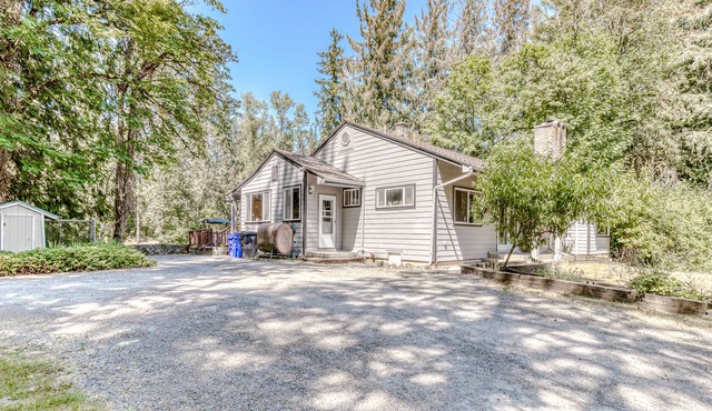Dog-Friendly Riverfront Retreat with Private Hot Tub, Firepit & Free WiFi