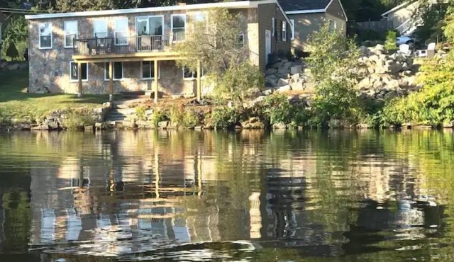 Enchanting Romantic Waterfront Cottage