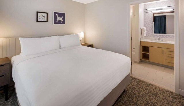 Ensuring a Very Comfortable & Memorable Stay! Free Breakfast, Pet-Friendly, Pool