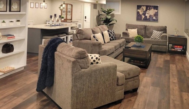 Entire Guest Unit - Cool Canby Crib-Full Basement