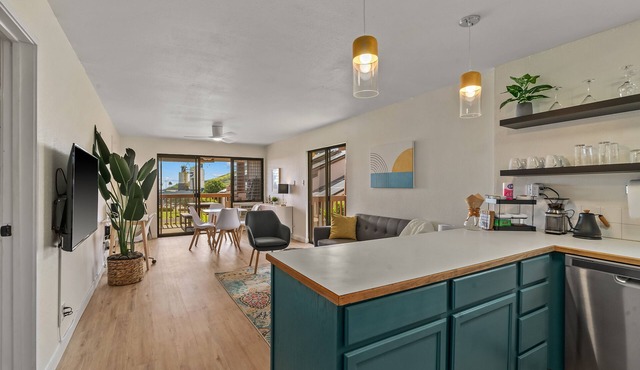 Family Condo with Queen Beds & Ocean Views from 3 Lanais!