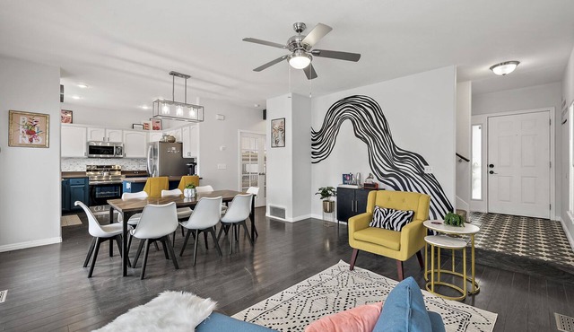 Family Favorite! Stylish & Spacious, Near Mountains, Sightseeing, Shopping & Fun