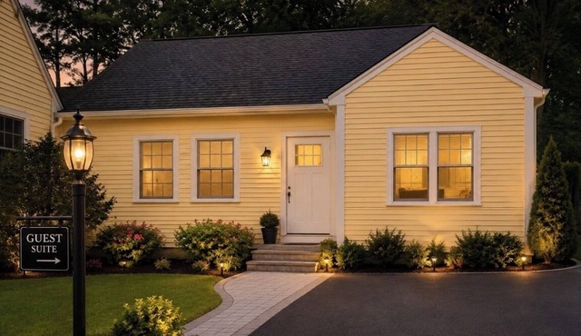 MAJOR INTERNATIONAL SPORTING EVENT! Two Bedroom Private Guest Suite - 5 miles from Boston Gillette Stadium