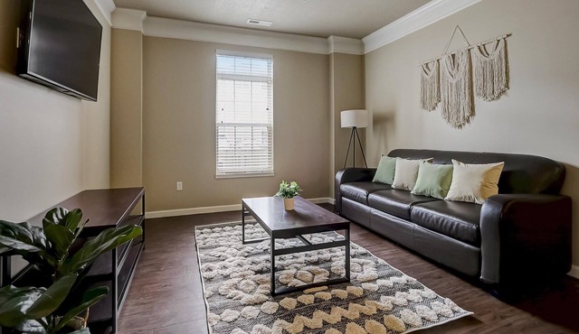 FRONTDESK University Edge Notre Dame Apts South Bend