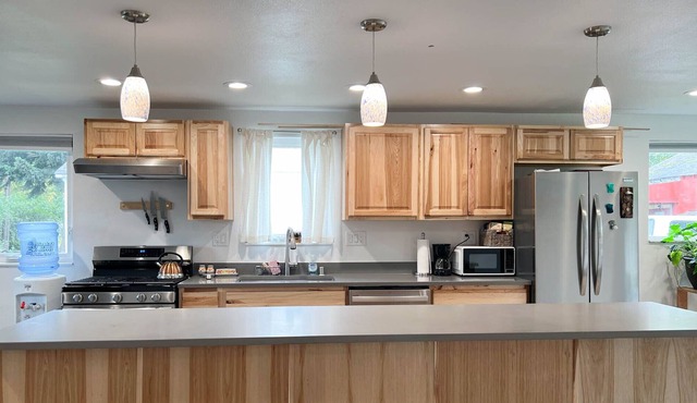 Fully Renovated Ranch Home with Backyard. Pet friendly!