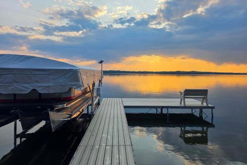 Hackensack Waterfront Retreat on Tenmile Lake