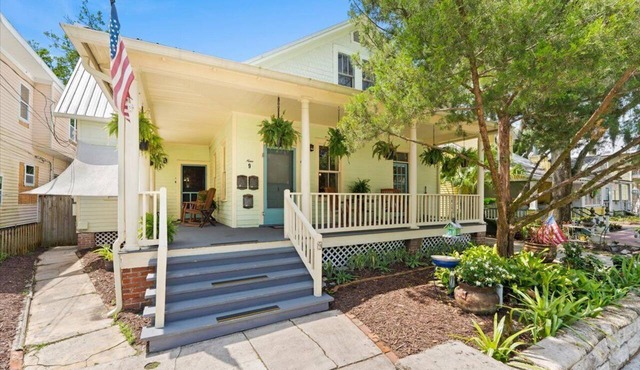 Historic District - Luxury, Comfort and Convenience awaits you!
