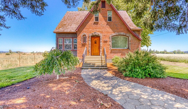 Historic Dog-friendly Home with Antiques, Near Wine Tasting