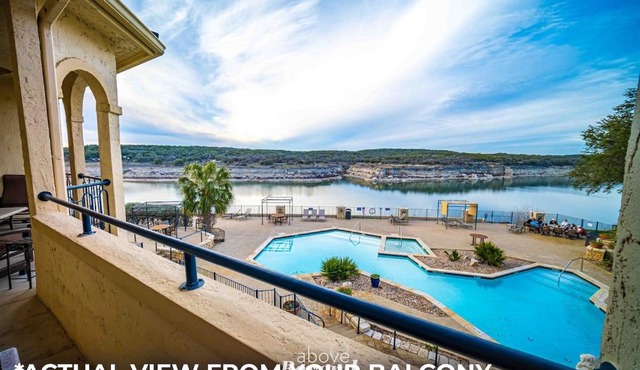Lakeview & Pool View on an Island with Sauna & Spa