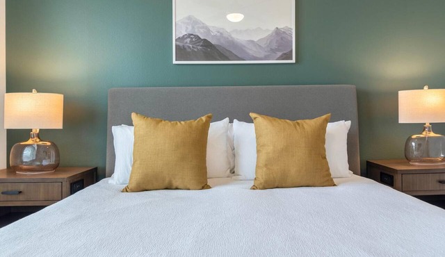 Landing | Beautiful 1BD, Clubhouse