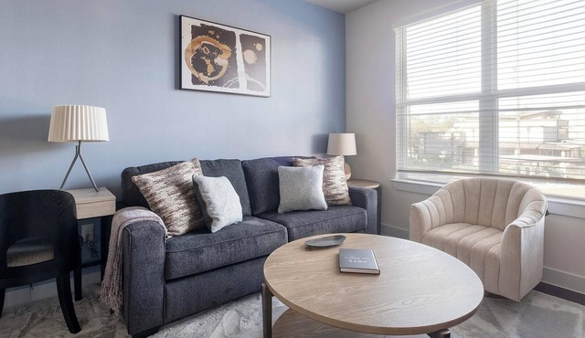 Landing | Chic 1BD, Pool, Clubhouse