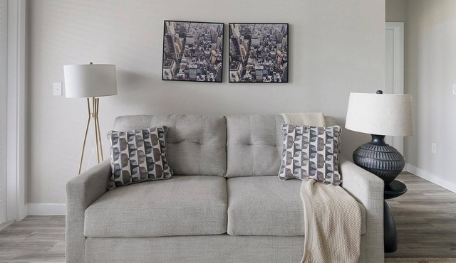 Landing | Chic 2BD, Gym, Pool