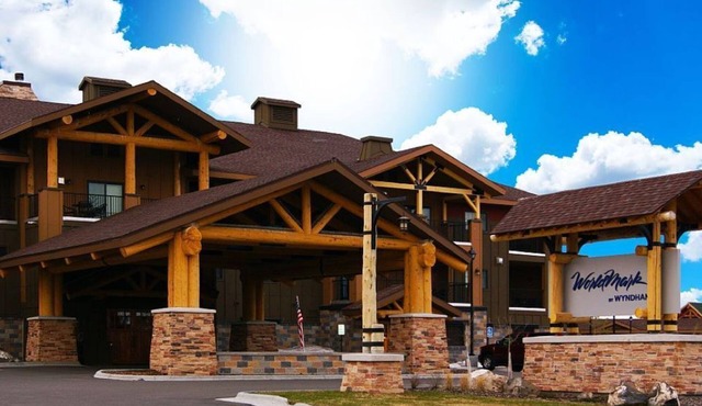 Luxurious 2 bedroom twin condo at entrance to Yellowstone NP