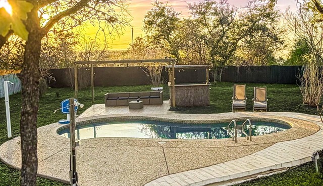 luxury house 1 min away from seaWorld 10 min from Lockland base!