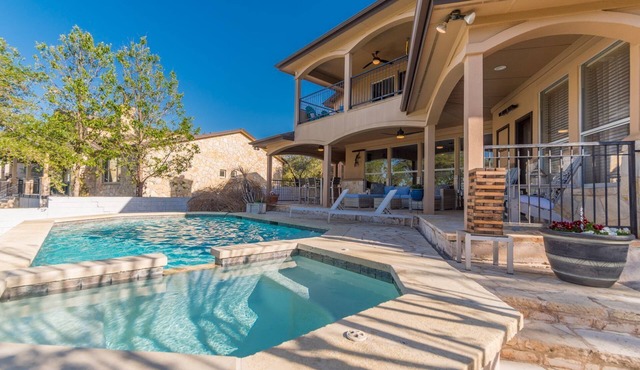 Luxury Lake Travis Waterfront River Retreat: pool/spa, pool table