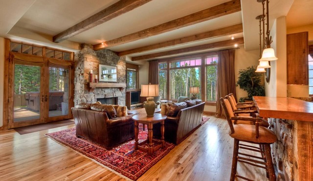 Luxury Suite with Home Theater, Pool Table and Hot Tub!