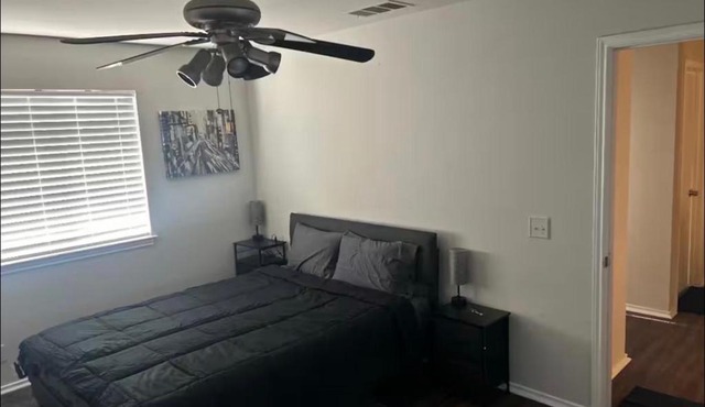 Master Bedroom with private bath near COTA and Tesla