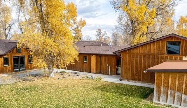 Meeteetse Retreat 4 bed 2.5 bath