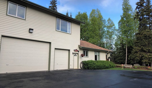 Modern 2-bedroom corporate apartment with WiFi in South Anchorage