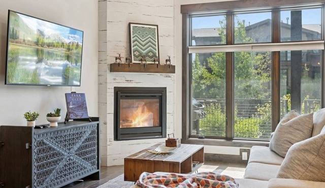 Modern Mountain Escape at Blackstone Walk to PCMR!