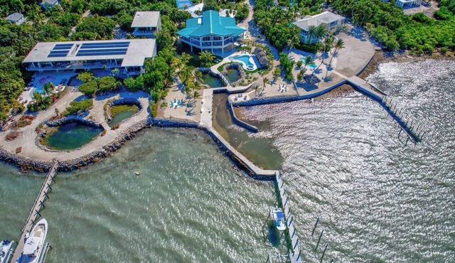 Morton Manor - Main House - 5bed/4.5bath single family home with private pool, dockage, pickleball court, putting green & more