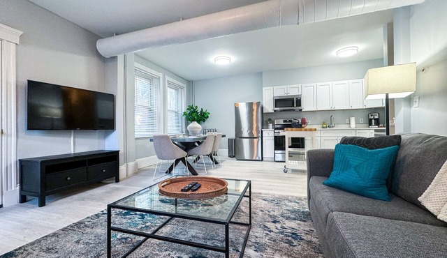 New Renovation, CA, 1st Flr, 3B/2BA, In-Unit Lau