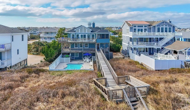 Oceanfront, elevator, pool, hot tub, walk to shops. Friday check in. in Kitty Hawk