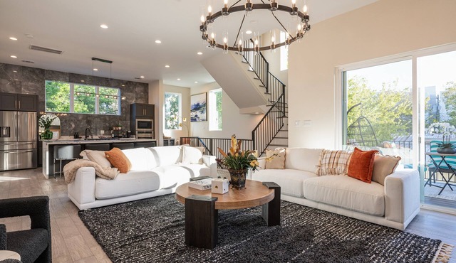 Pet-Friendly | 4BR Luxe Rooftop | Rice Military