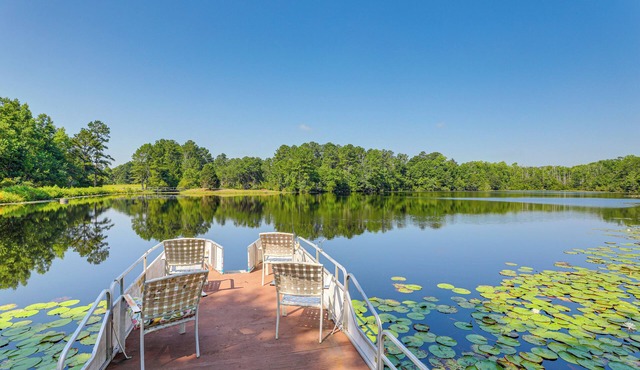 Pet-Friendly Ehrhardt Home w/Private Pond & Yard! in Ehrhardt
