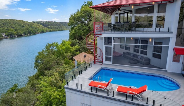 Premium Lake Austin Lakeside Bedrooms. 6 Hole Mini Golf Course and Waterfall