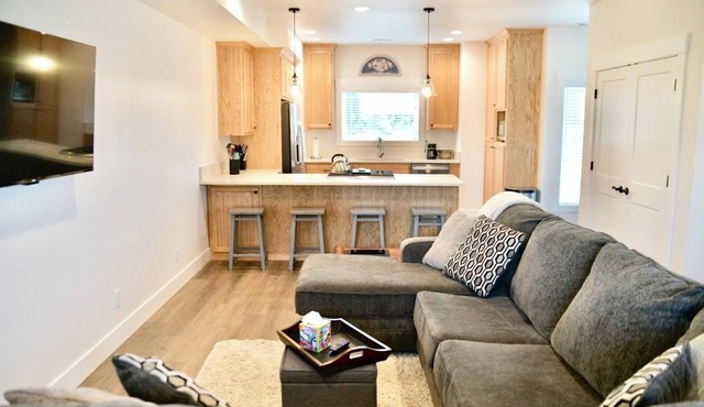 Private Willamette Valley Retreat Near State Park!