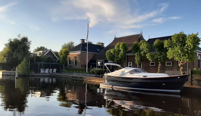 PUUR Eastermar Authentic and luxurious coach house in a monumental farm