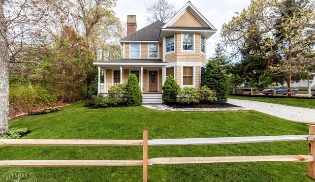 Quintessential MV home near Oak Bluffs, beach & harbor
