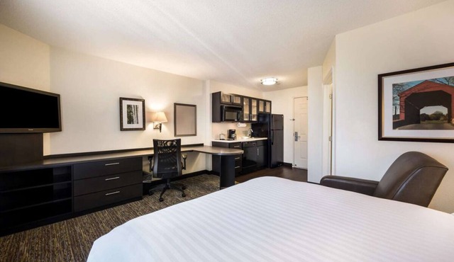 Relax and Unwind in Style! Pet-friendly Property, Fully-equipped Kitchen!