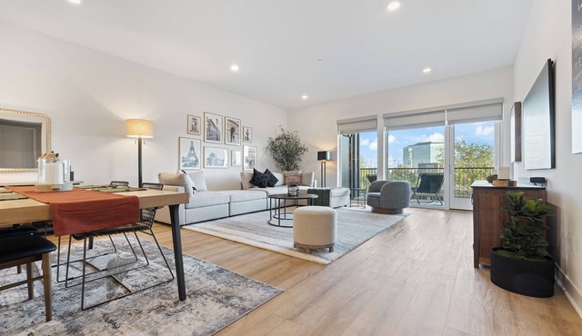 Resort-Style 2BR Gem in Irvine: Corporate Luxury Awaits