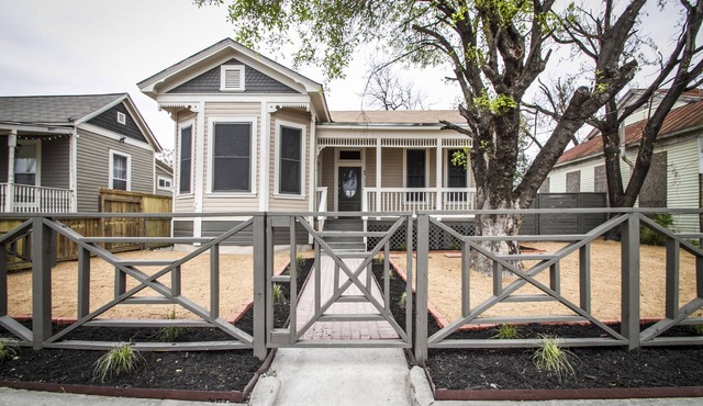 Restored Historic 2br/1.5ba House Near Downtown