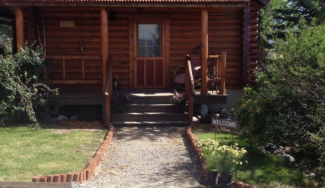 Riverfront Living. Near Chico Hot Springs, Sage Lodge, Copper Rose & Stoneflower