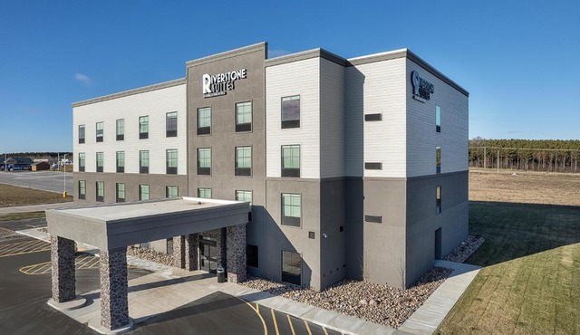 Riverstone Suites by Cobblestone Hotels - Chippewa Falls