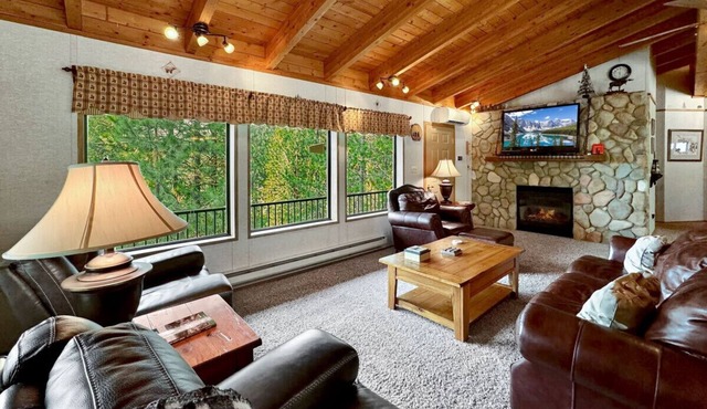 Rustic Cabin with Modern Comforts!