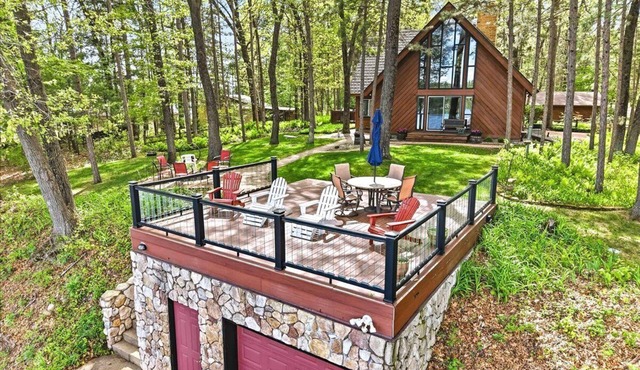 RUSTIC HOME WITH PRIVATE PIER ON LAKE ROCHE-A-CRI - PET FRIENDLY
