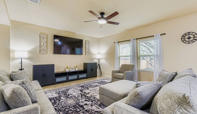 SA Home Sweet Home 4BR/3.5BA Lackland BMT Riverwalk 1G Internet EV Charger!