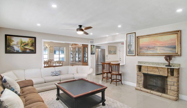 Spacious 4-bedroom house with boat parking in amazing West Palm Beach : AC, WiFi