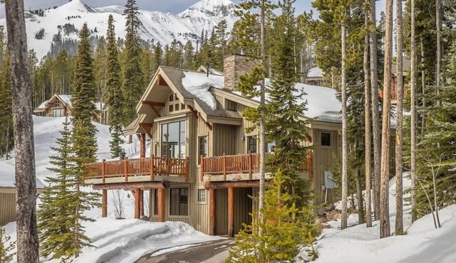 Spacious Ski-In/Ski-Out Retreat