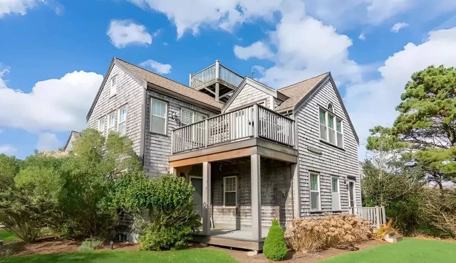 Spacious upside down style house in Madaket