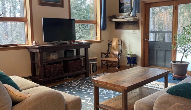 Spectacular kid friendly home 2 minutes to Luzerne beach, 10min to Lake George!