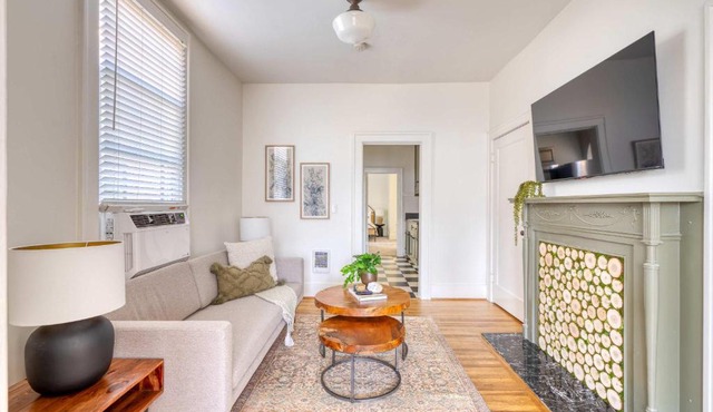 Stay Portland - La Casa Burnside - Local Eateries, Shops, and Bars