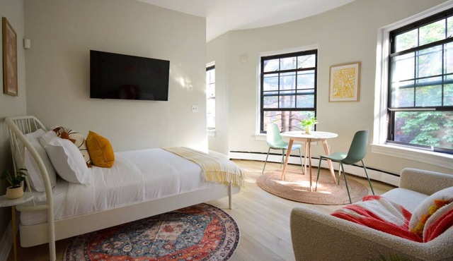 Sunkissed Studio near South End
