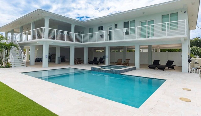 Sunset Point | Luxury 5 bdrm w pool, jacuzzi and XL dock, walk to beach