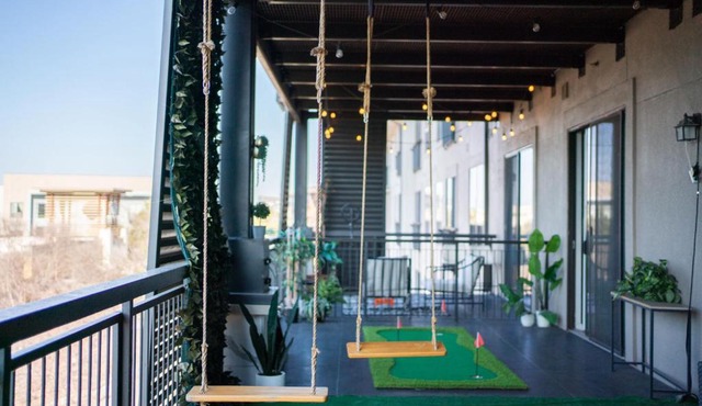The Treehouse Spacious & Fun 2BR Retreat in the Heart of the Domain